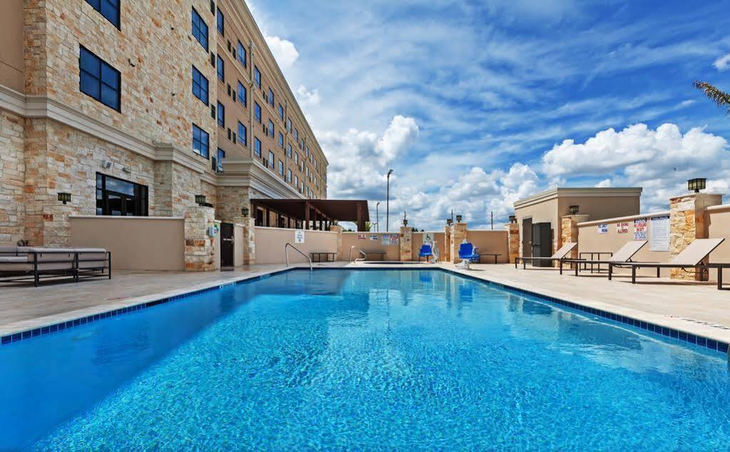 Hotel Houston Ne-bush Airport Area By Ihg 3*